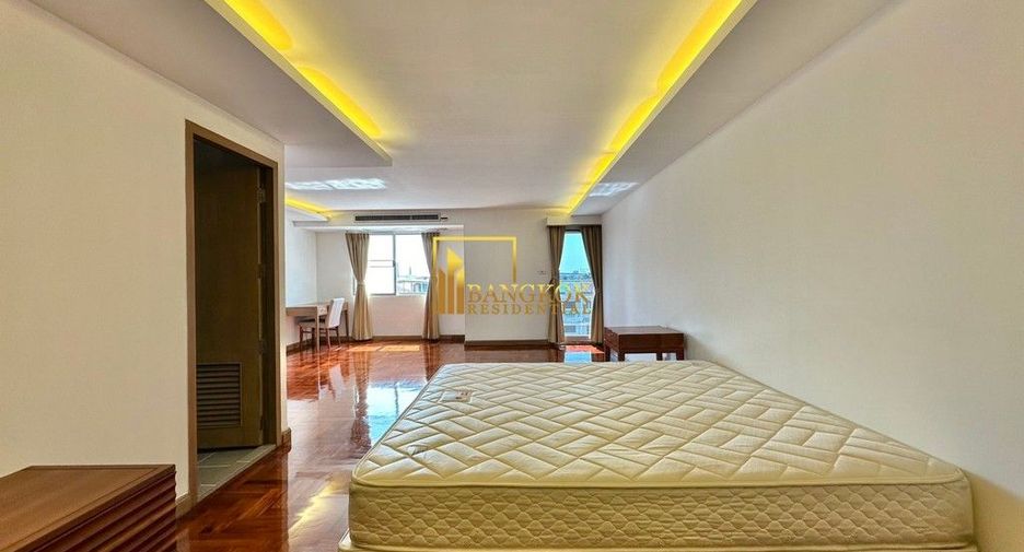 For rent 5 bedrooms apartment in Yan Nawa, Bangkok