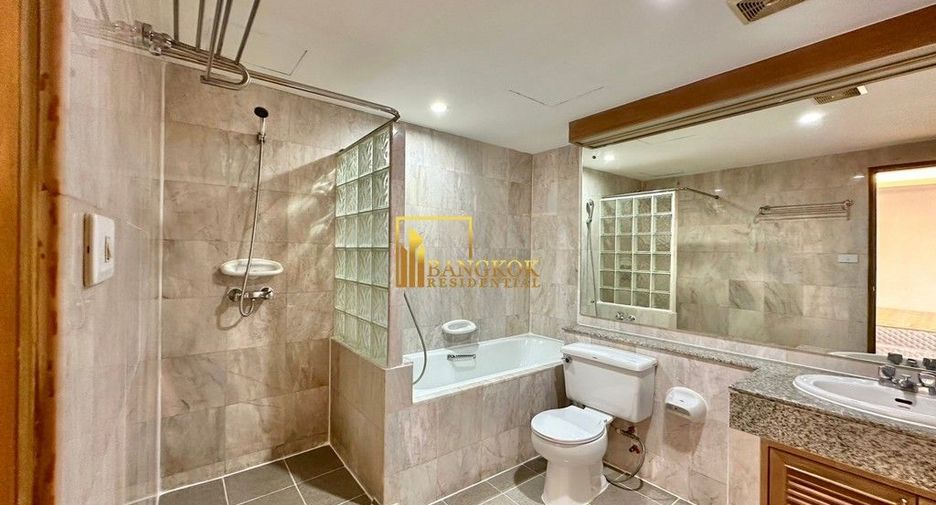 For rent 5 bedrooms apartment in Yan Nawa, Bangkok