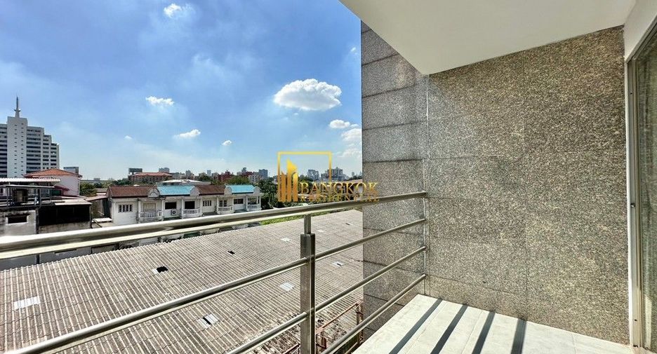 For rent 5 bedrooms apartment in Yan Nawa, Bangkok