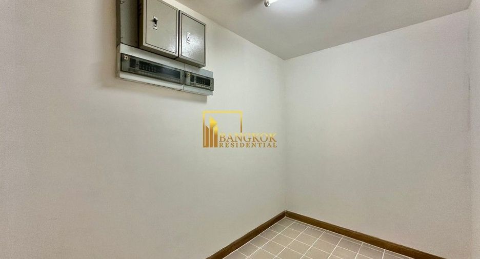 For rent 5 bedrooms apartment in Yan Nawa, Bangkok