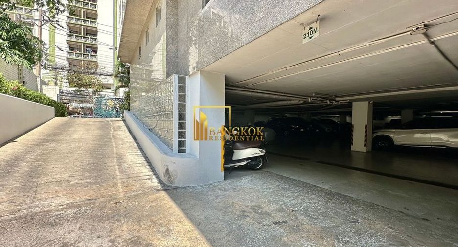 For rent 5 bedrooms apartment in Yan Nawa, Bangkok