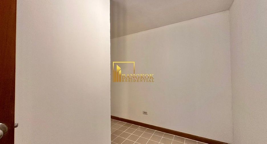 For rent 5 bedrooms apartment in Yan Nawa, Bangkok