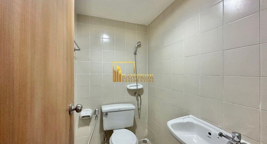 For rent 5 bedrooms apartment in Yan Nawa, Bangkok