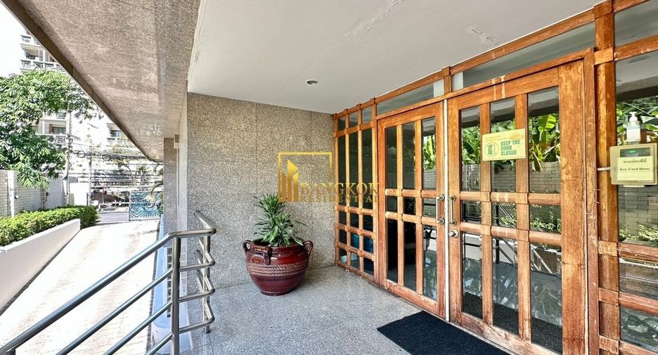 For rent 5 bedrooms apartment in Yan Nawa, Bangkok