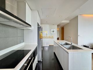 For rent 2 bedrooms apartment in Khlong Toei, Bangkok