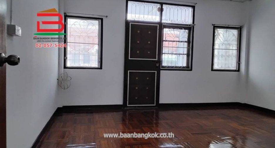 For sale 2 ベッドルーム townhouse in Sai Mai, Bangkok