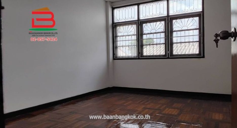 For sale 2 ベッドルーム townhouse in Sai Mai, Bangkok