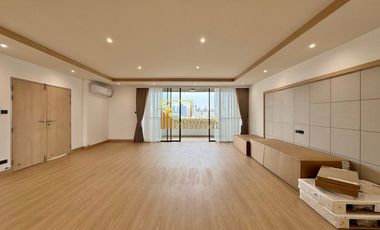 For rent 3 bedrooms apartment in Watthana, Bangkok