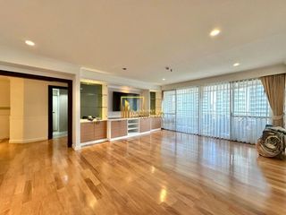 For rent 4 bedrooms apartment in Khlong Toei, Bangkok