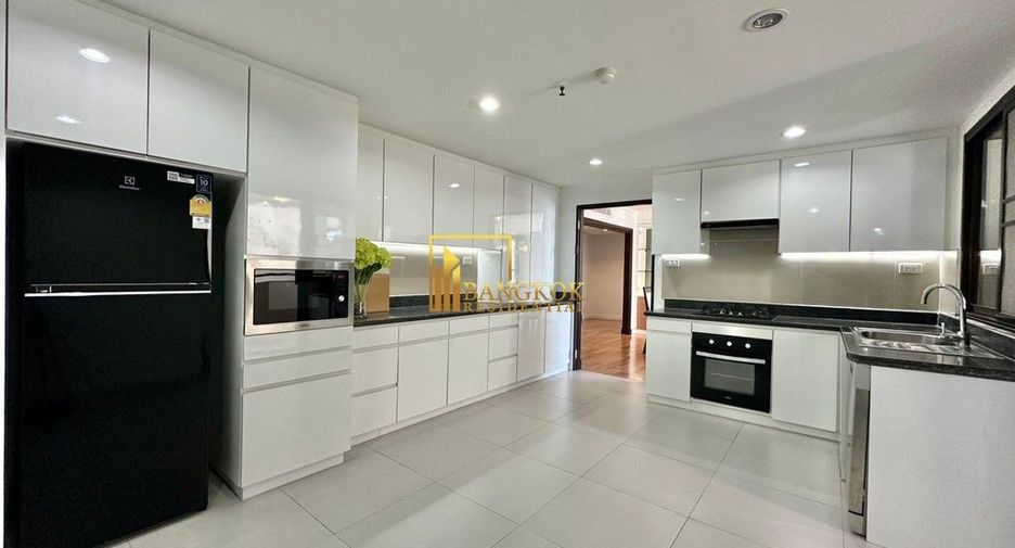 For rent 4 bedrooms apartment in Khlong Toei, Bangkok