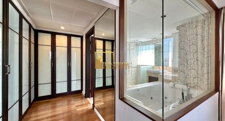 For rent 4 bedrooms apartment in Khlong Toei, Bangkok
