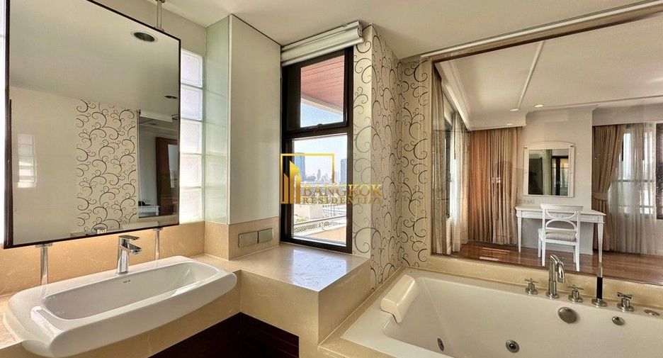 For rent 4 bedrooms apartment in Khlong Toei, Bangkok