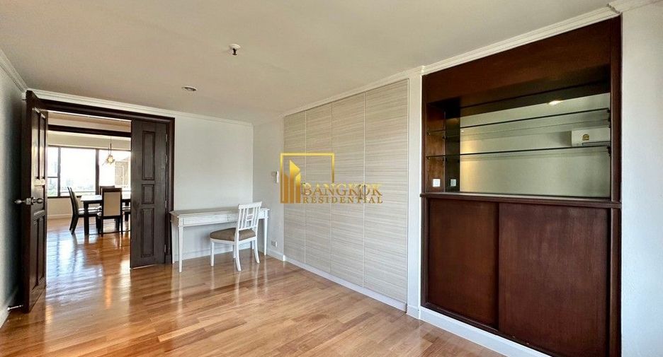 For rent 4 bedrooms apartment in Khlong Toei, Bangkok