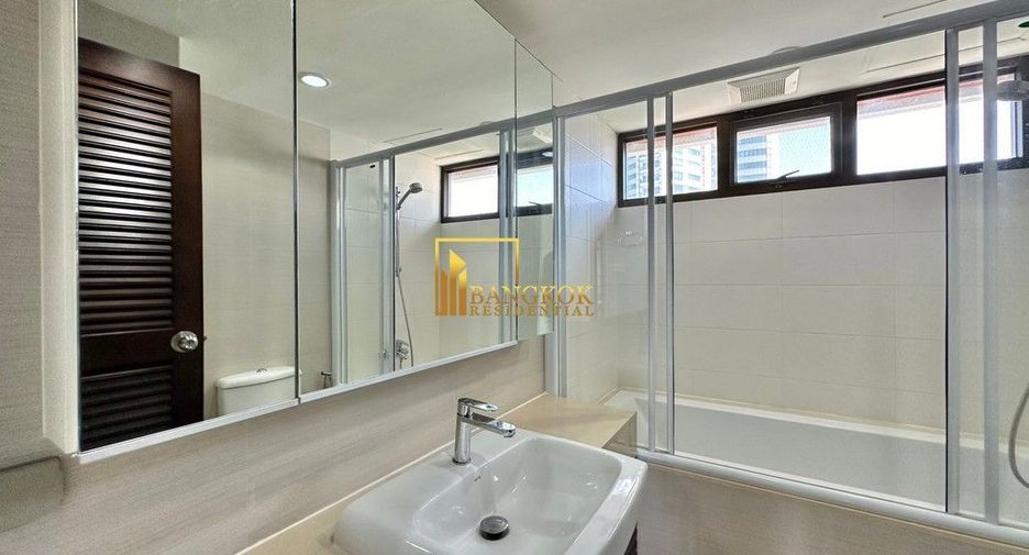For rent 4 bedrooms apartment in Khlong Toei, Bangkok