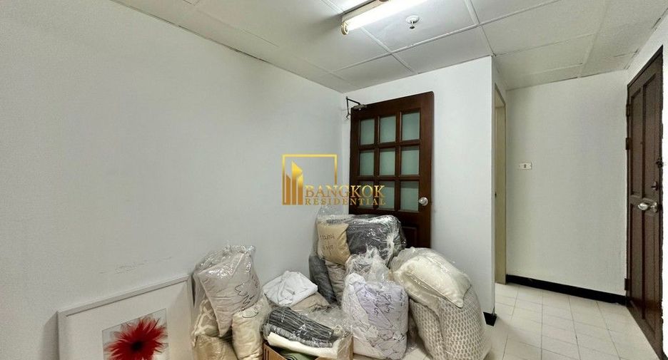 For rent 4 bedrooms apartment in Khlong Toei, Bangkok