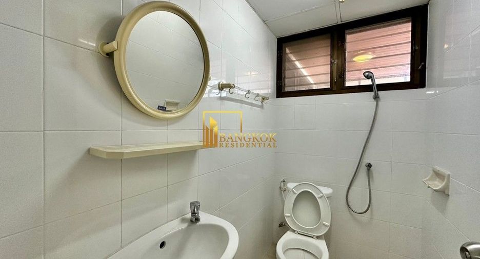 For rent 4 bedrooms apartment in Khlong Toei, Bangkok