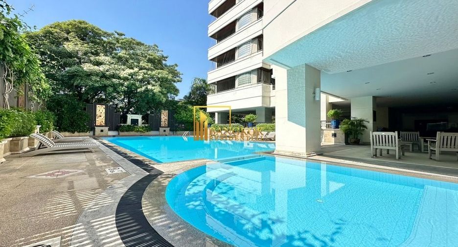 For rent 4 bedrooms apartment in Khlong Toei, Bangkok