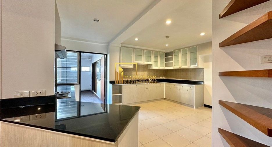 For rent 3 bedrooms apartment in Khlong Toei, Bangkok