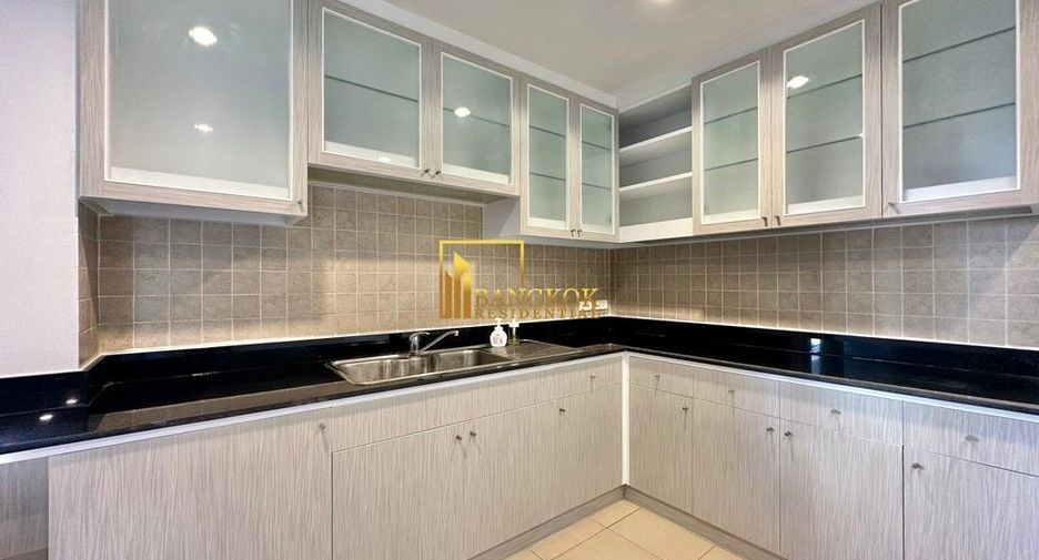 For rent 3 bedrooms apartment in Khlong Toei, Bangkok