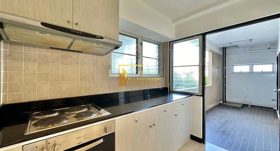 For rent 3 bedrooms apartment in Khlong Toei, Bangkok