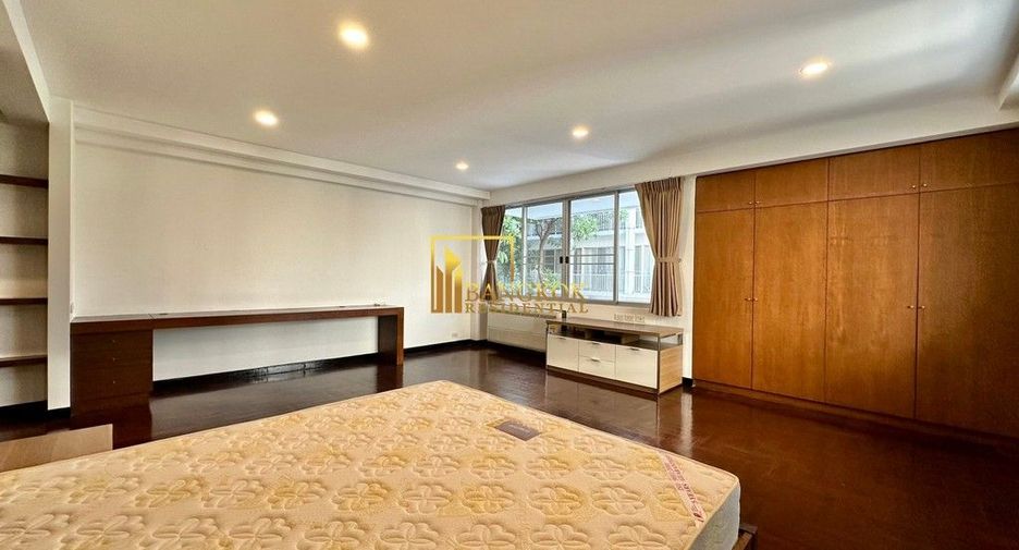 For rent 3 bedrooms apartment in Khlong Toei, Bangkok