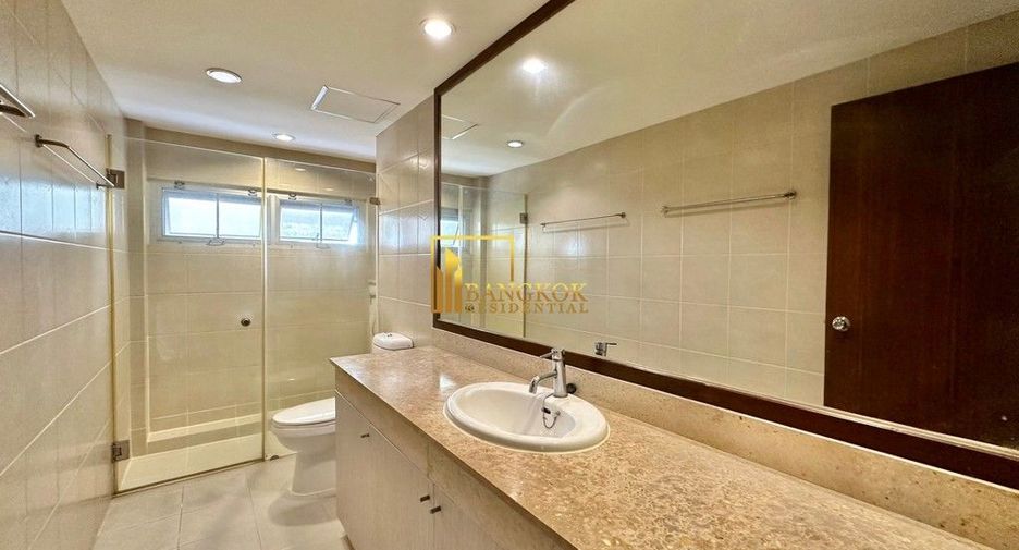 For rent 3 bedrooms apartment in Khlong Toei, Bangkok