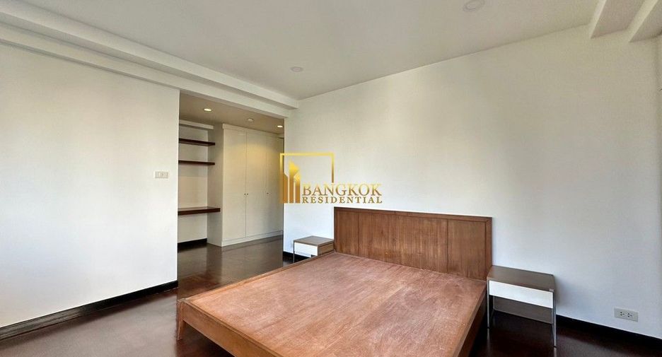 For rent 3 bedrooms apartment in Khlong Toei, Bangkok
