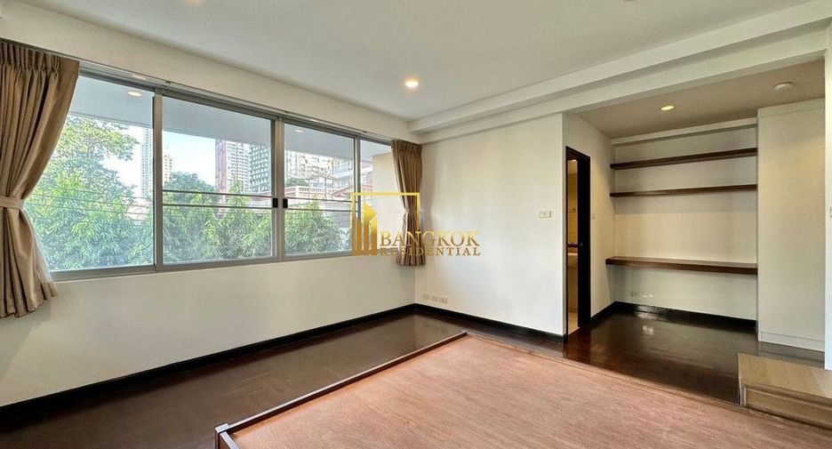 For rent 3 bedrooms apartment in Khlong Toei, Bangkok