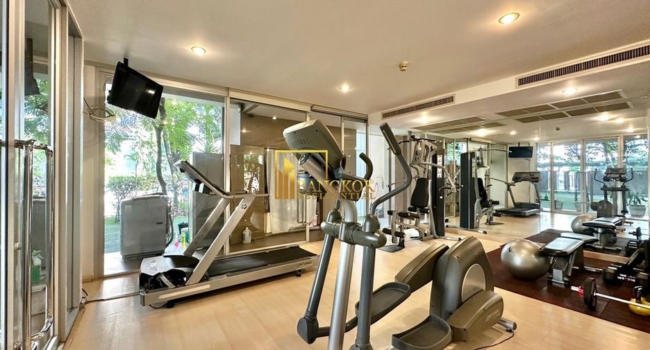 For rent 3 bedrooms apartment in Khlong Toei, Bangkok
