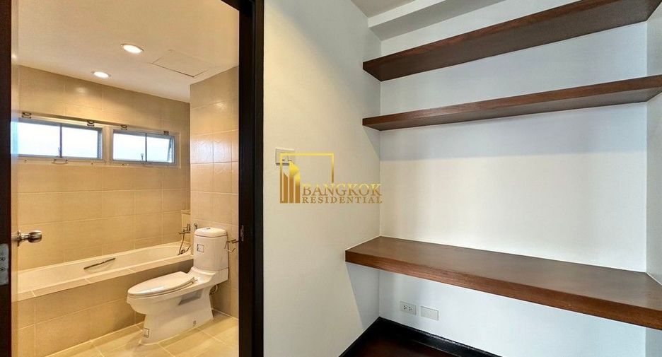 For rent 3 bedrooms apartment in Khlong Toei, Bangkok