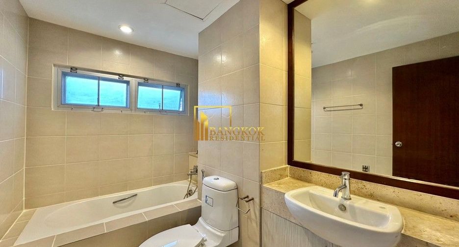 For rent 3 bedrooms apartment in Khlong Toei, Bangkok