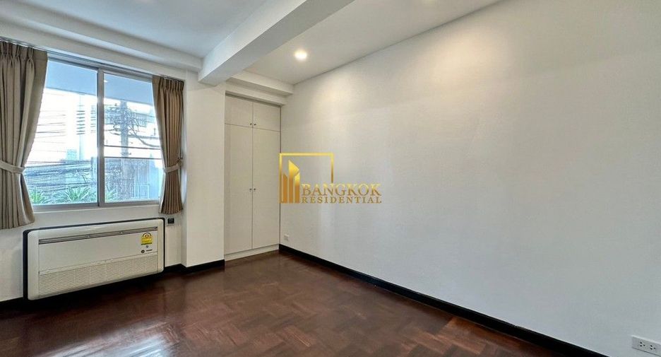 For rent 3 bedrooms apartment in Khlong Toei, Bangkok