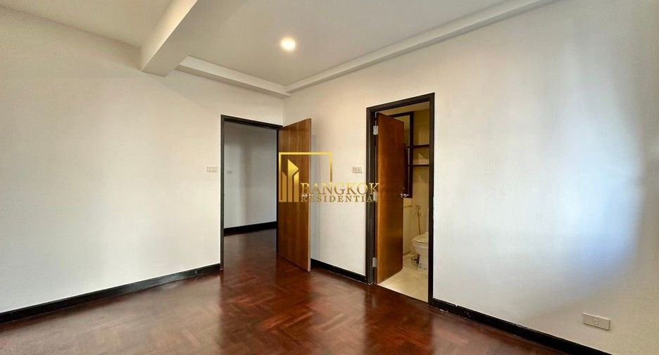 For rent 3 bedrooms apartment in Khlong Toei, Bangkok