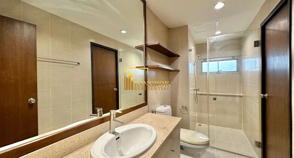 For rent 3 bedrooms apartment in Khlong Toei, Bangkok