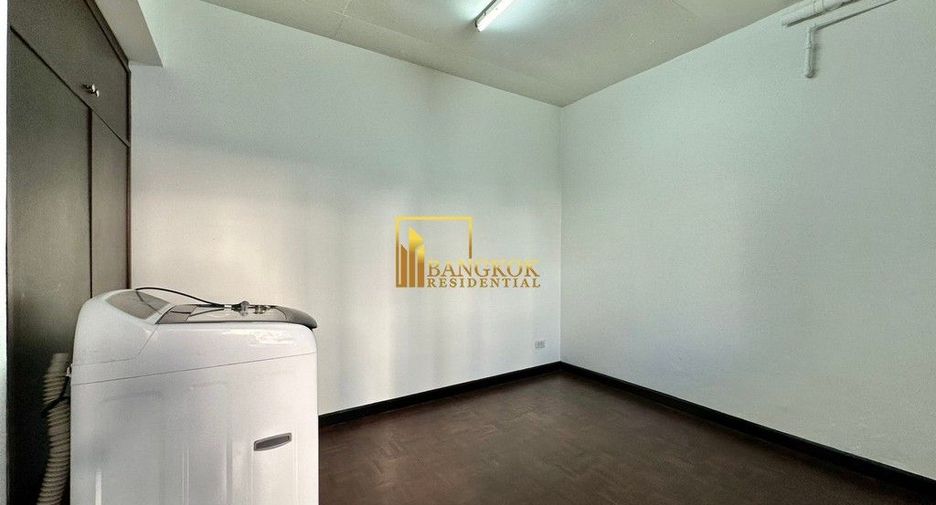 For rent 3 bedrooms apartment in Khlong Toei, Bangkok
