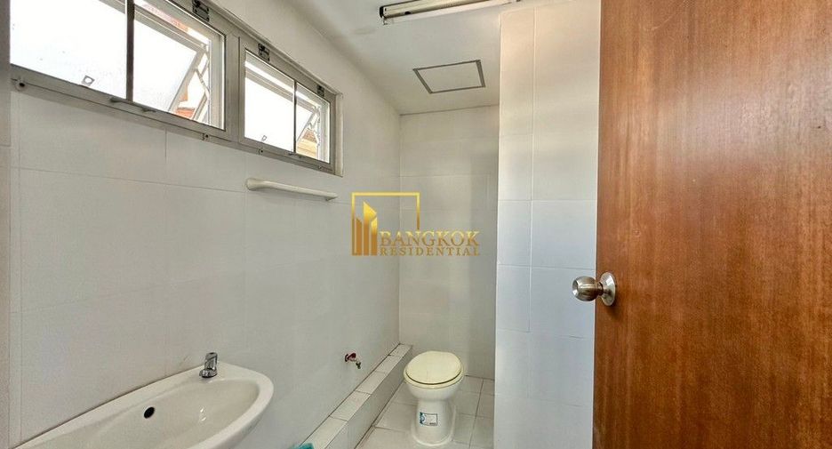 For rent 3 bedrooms apartment in Khlong Toei, Bangkok