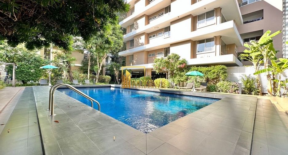 For rent 3 bedrooms apartment in Khlong Toei, Bangkok