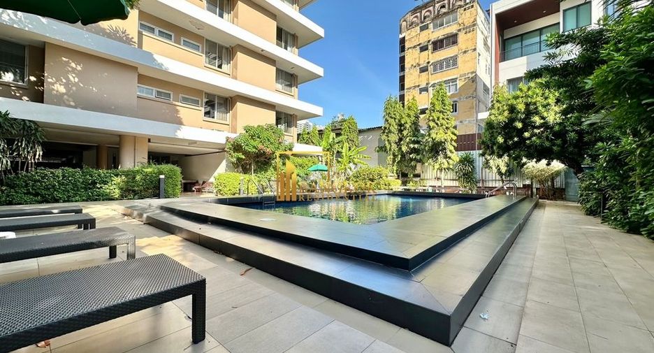 For rent 3 bedrooms apartment in Khlong Toei, Bangkok