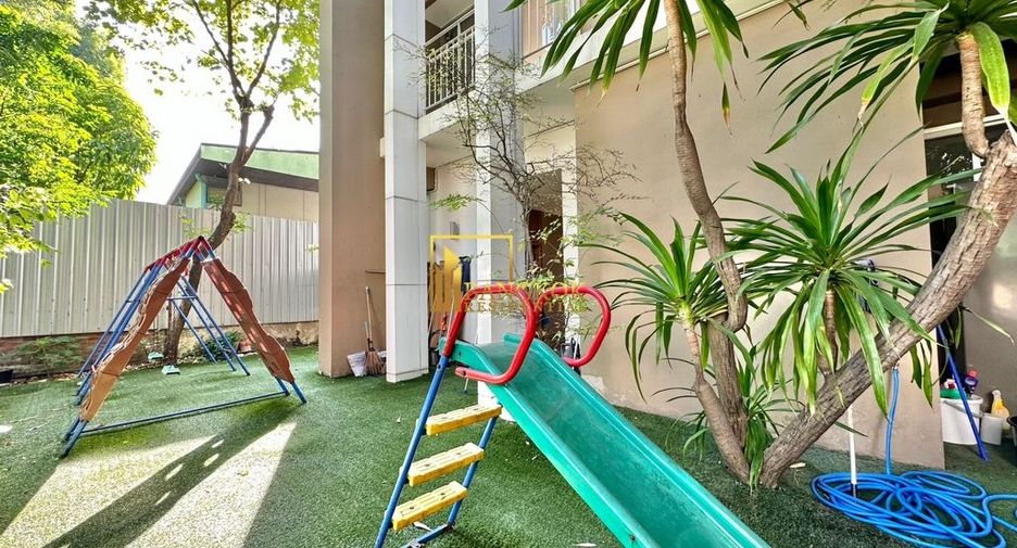 For rent 3 bedrooms apartment in Khlong Toei, Bangkok