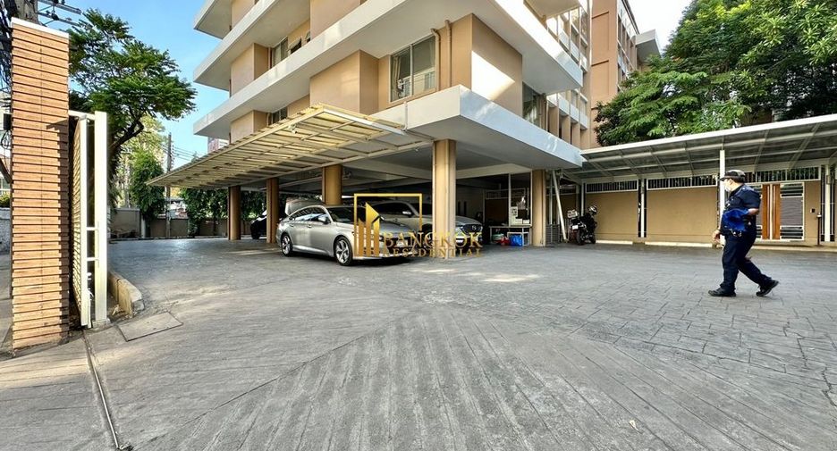 For rent 3 bedrooms apartment in Khlong Toei, Bangkok