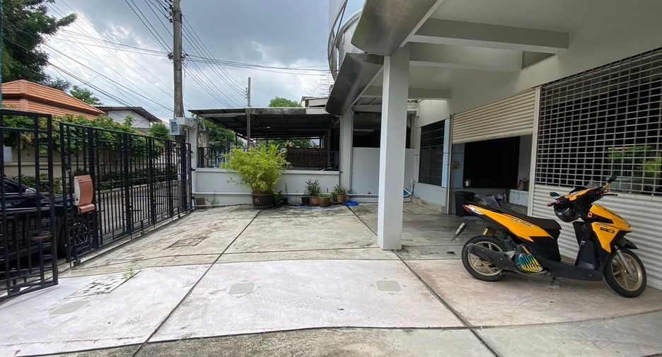 For sale studio townhouse in Chatuchak, Bangkok