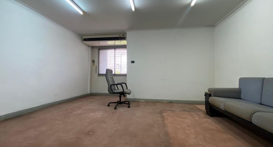 For sale studio townhouse in Chatuchak, Bangkok