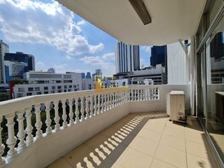 À louer 4 chambres condo à Khlong Toei, Bangkok