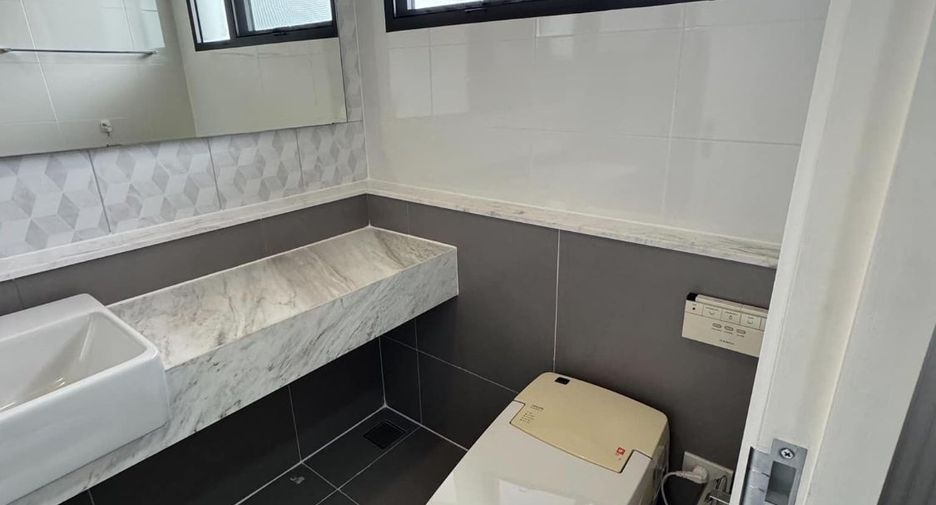 Casa en venta de 4 habitaciones en Bang Phli, Samut Prakan