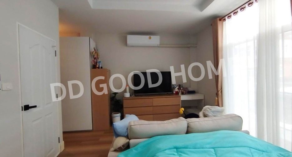 For sale 5 bedrooms townhouse in Phasi Charoen, Bangkok