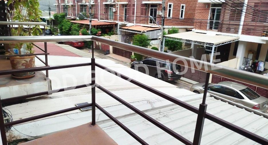 For sale 5 bedrooms townhouse in Phasi Charoen, Bangkok