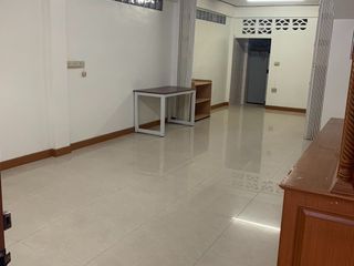 Аренда 2 спальни таунхаус в Пхра Кханонг, Бангкок