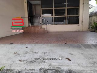 For sale 5 bedrooms retail Space in Huai Khwang, Bangkok