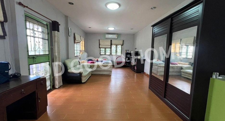 For sale 4 bedrooms house in Sam Khok, Pathum Thani