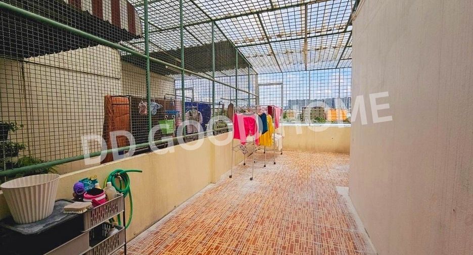 For sale 4 bedrooms retail Space in Bang Sue, Bangkok
